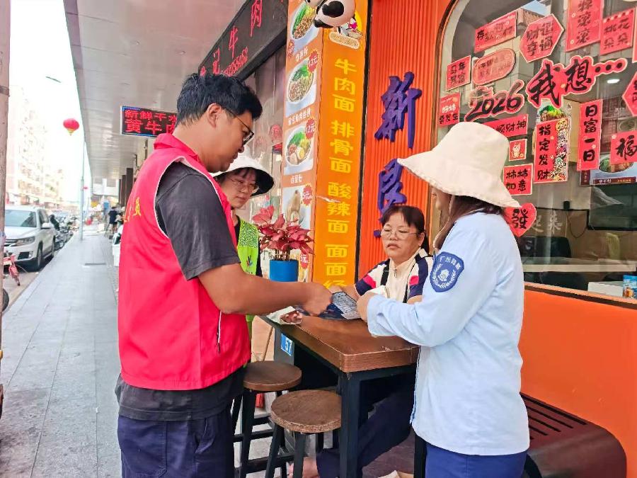 万顷沙镇开展垃圾分类宣传活动