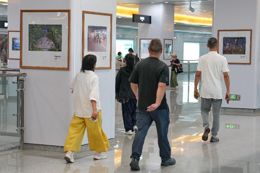 第十四届“沣标杯”国际听障摄影展在地铁石围塘站展出