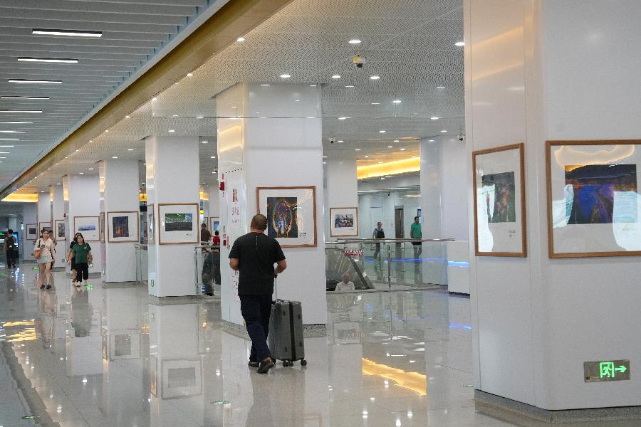 第十四届“沣标杯”国际听障摄影展在地铁石围塘站展出